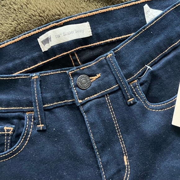 Levi’s 710 Super Skinny Jeans - Picture 3 of 6
